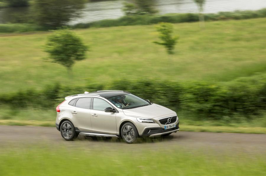  Volvo V40 D3 Cross Country 2016 года  (WW) (фото 12 из 33)